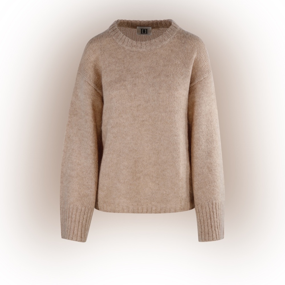 By Malene Birger Brown wool/mohair Sweater
Never worn
Very comfy warm
Fits M/L